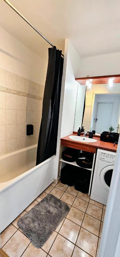 L'Evasion, Cergy, Downtown, 6 Pers, 2 Min Rer A, 2 Places De Parking Privatives, Netflix Et Beinsports Lejlighed Eksteriør billede